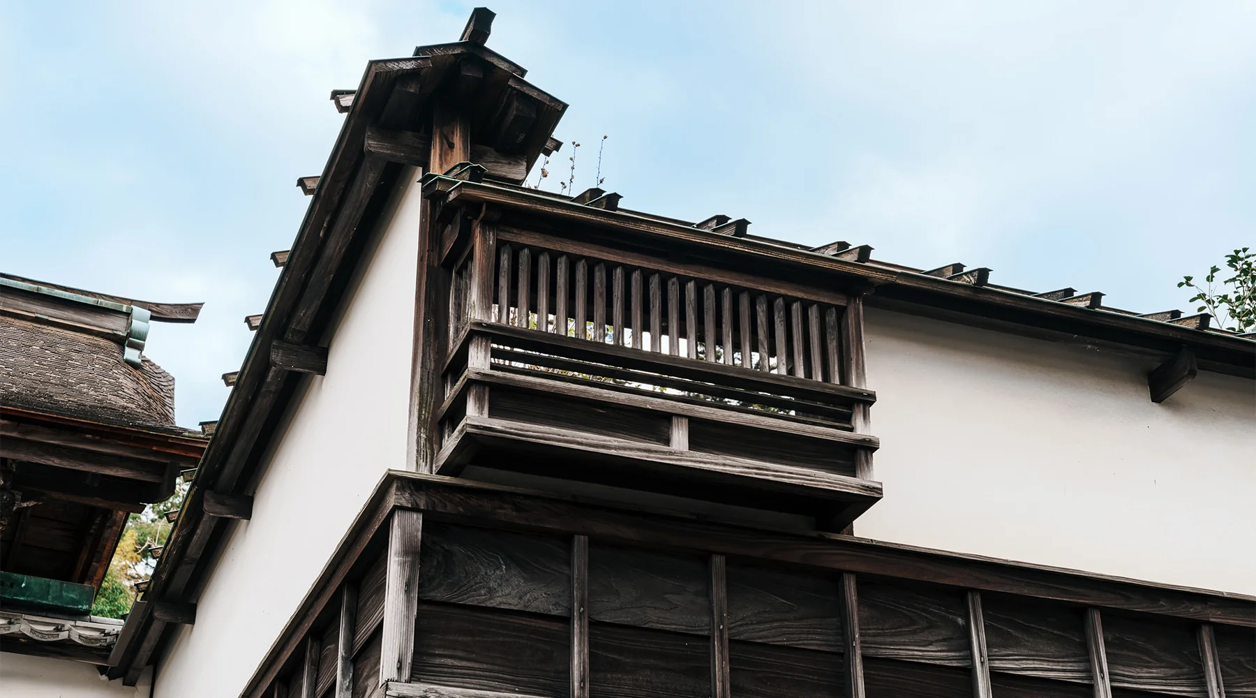 簓子下見（ささらこしたみ）と呼ばれる出窓