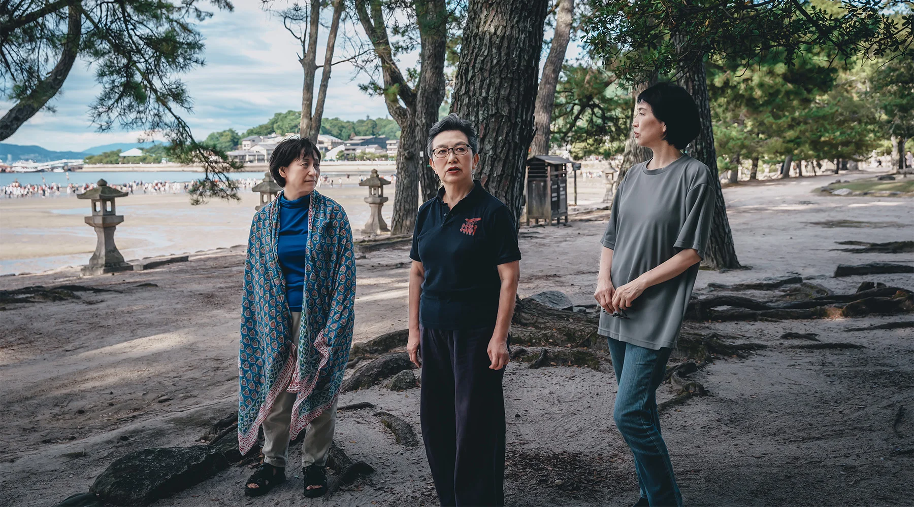 宮島芸能保存会（左から）山村ゆう子さん、会長 岡田好江さん、蒲田智美さん