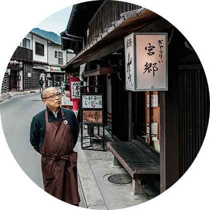 手作りの新聞で届ける、島の人の営みと思い。